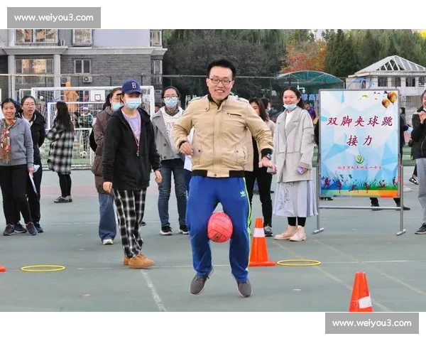 夹球跳比赛：挑战极限的趣味竞技活动，考验团队协作与协调能力